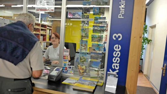 In Linthal-Braunwalden können sogar Bahntickets ins Ausland gekauft werden.