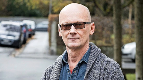 Behält den Durchblick: Samuel Krämer bringt im Dezember den Thriller «Blösche» in den Handel.Bild Sasi Subramaniam