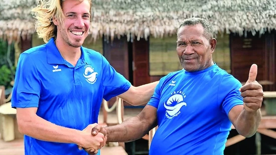 Jonas Müller (links) ist Glarner des Jahres 2019.