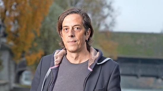 Scharfer Beobachter: Pedro Lenz verfasste seine Erlebnisse im Alltag zu Kurzgeschichten und präsentiert diese nun in der Landesbibliothek und im «Bsinti». Bild Patricia von Ah