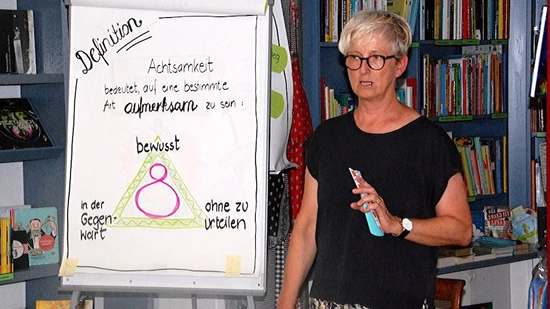 Achtsamkeit: Karin Werner-Zentner referiert in der Buchhandlung Baeschlin.