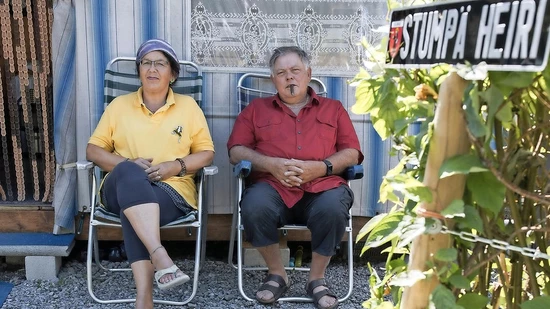 Zweite Heimat: Ruth und Heiri Hefti geniessen die Zeit im Klöntal.