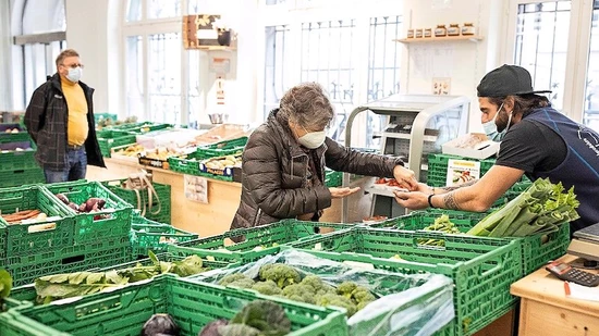 Regionale Frischprodukte: Das Angebot in der Markthalle in Glarus will der Betreiberverein weiter ausbauen. Bild Sasi Subramaniam