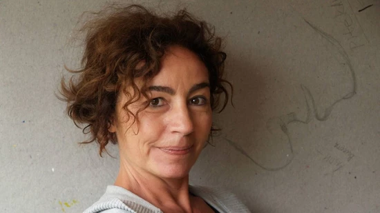 Eva Oertli, bekannt durch Werke wie die «Rote Drei» am Zaunplatz oder die «Caring hand» am Südende des Volksgartens.