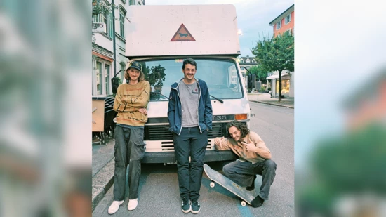 Drei Freunde, vier Räder: Mike Vogel, Linus Cuipers und Gianluca Stricker (von links) verbinden mit dem Skaten neue mentale Herausforderungen, das Zusammensein mit Freunden, Kreativität und Freiheit. 