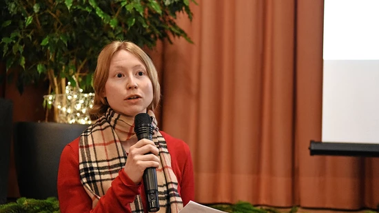 Die Profis für das Glarner Mundartwörterbuch: (von links nach rechts) Sirkka Marti, Luzius Thöny und Kevin Müller erklären, wie das Wörterbuch gemacht wird. 