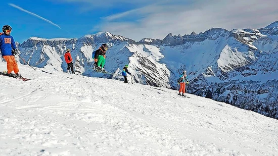 Grund für einen Luftsprung: Die bis anhin gut verlaufende Wintersaison scheint mit den Sportferien noch besser zu werden. 