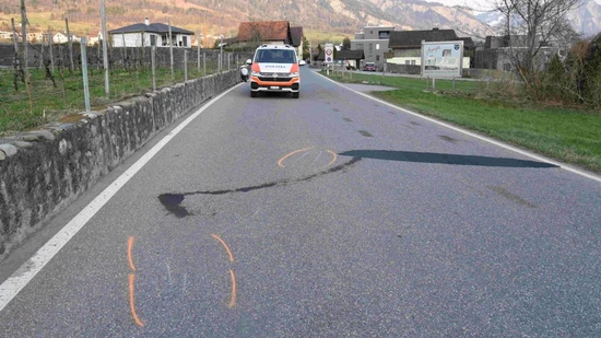 Beim Stadteingang von Maienfeld: Ein Töfffahrer und seine Begleiterin stürzen und verletzen sich schwer.