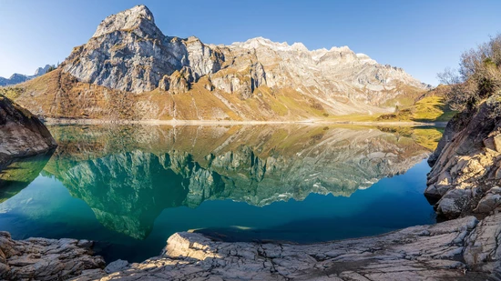 Zum Oberblegisee: Die Rundwanderung ab Braunwald eignet sich gut für einen Tagesausflug in die Bergwelt.