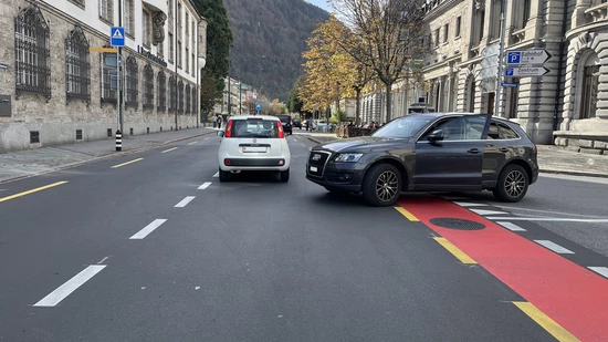 Unfall ohne Verletzte: Die Autos kollidierten seitlich-frontal miteinander, wobei Sachschaden entstand.