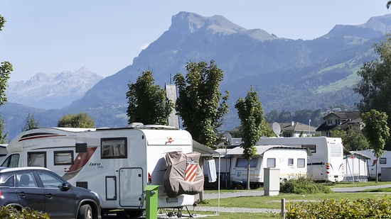 Die Übernachtungszahlungen auf Campingplätzen sind nach dem Corona-Boom wieder rückläufig. (Archivbild)