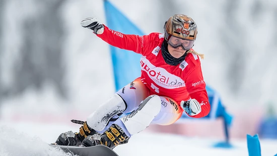 Julie Zogg carvt um die Tore. (Archivaufnahme)