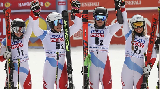 Zum siegreichen Schweizer Team beim Weltcup-Finale im März 2022 gehörten auch Andrea Ellenberger (rechts) und Livio Simonet (Zweiter von rechts)