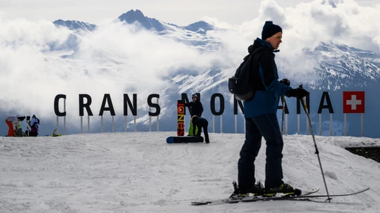Skifahrer und Snowboarder profitieren von guten Schneeverhältnissen in Crans-Montana.