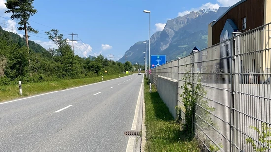 Gefahr auf der Tardisstrasse: In Zizers sind Schachtdeckel entfernt worden.