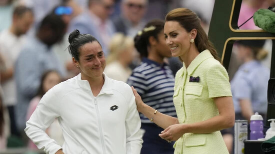 Die britische Prinzessin Kate (rechts) hat sich beim legendären Tennisturnier in Wimbledon als gute Trösterin erwiesen.
