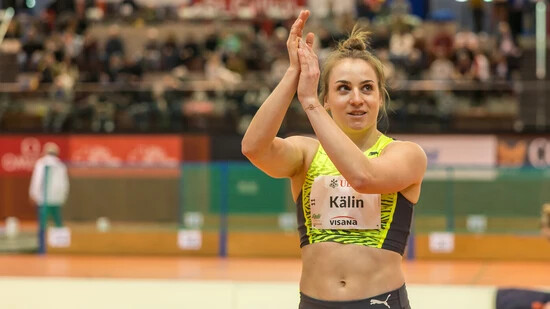 Auf Kurs: Annik Kälin freut sich nach einem erfolgreichen Kugelstoss bei den Hallenmeisterschaften in St. Gallen.