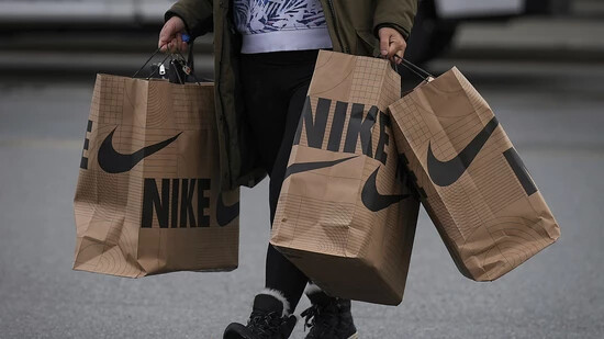 Nike-Produkte wurden im vergangenen Jahr in den USA seltener gekauft. Weltweit legte der Umsatz dennoch zu. (Archivbild)
