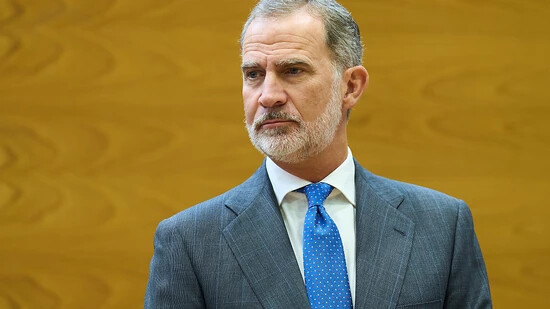 König Felipe VI. von Spanien schaut in die Runde. Foto: Juanma Serrano/EUROPA PRESS/dpa