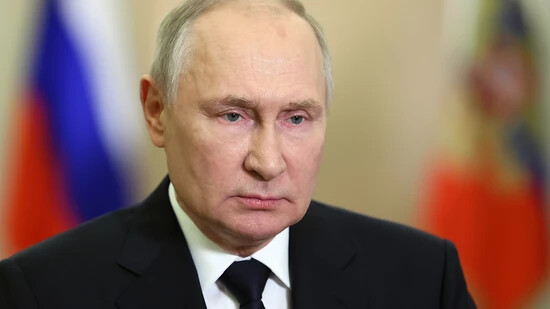 Die russische Führung unter Präsident Wladimir Putin soll mit einem weitaus längeren Kriegsverlauf in der Ukraine planen. Foto: Mikhail Metzel/Pool Sputnik Kremlin/AP/dpa