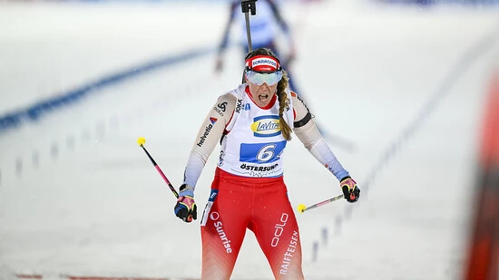 Schlussläuferin Lena Häcki-Gross sicherte der Schweizer Frauen-Staffel in Östersund den 4. Platz