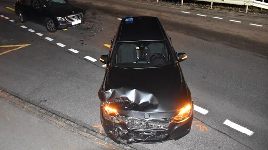 Zu wenig Übersicht: Bei einem Wendemanöver auf der Kantonsstrasse übersah der deutsche Autofahrer ein anderes Auto.