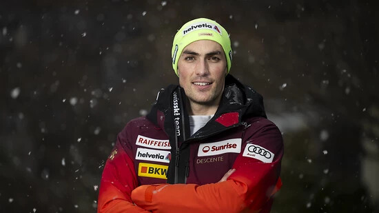 Daniel Yule posiert vor dem Heim-Slalom in Adelboden