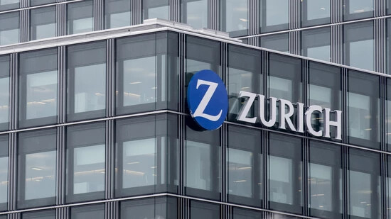 Die Zurich-Gruppe hat 2023 den Betriebsgewinn um deutliche 21 Prozent auf 7,4 Milliarden US-Dollar gesteigert. Auch der Reingewinn nahm um 10 Prozent auf 4,4 Milliarden zu. (Archivbild)