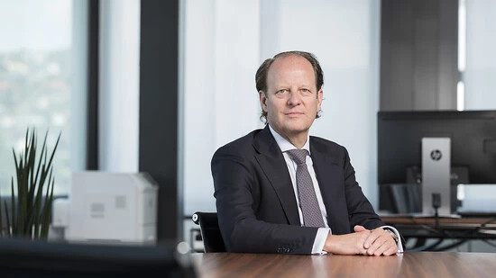 Six-Chef Jos Dijsselhof fürchtet nach der Notübernahme der Credit Suisse durch die UBS um einen guten Teil der Einnahmen. Als Folge der Fusion komme der Ertrag der Six unter Druck, sagte er im Interview mit AWP.(Archivbild)