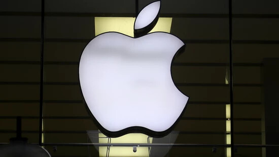 Wenige Sätze von Apple-Chef Tim Cook könnten den iPhone-Konzern fast eine halbe Milliarde Dollar kosten. Apple will eine seit Jahren laufende Sammelklage mit einer Zahlung von 490 Millionen Dollar beilegen, wie aus Gerichtsunterlagen vom Wochenende…