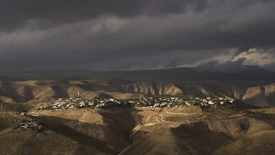 ARCHIV - Die Gesamtansicht einer israelischen Siedlung im Westjordanland. Foto: Mahmoud Illean/AP/dpa