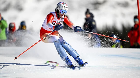 Michelle Gisin liess an den Schweizer Meisterschaften im Slalom in der Lenzerheide nach einer Machtdemonstration im letzten Teil der Strecke die Konkurrenz bewusst vorbei