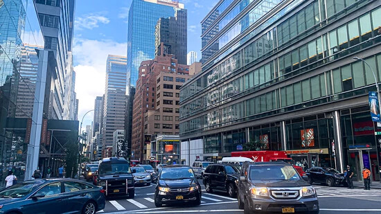 ARCHIV - In Manhattan herrscht am morgen auf der 3rd Avenue ein hohes Verkehrsaufkommen, das zu Stau führt. Foto: Niyi Fote/TheNEWS2 via ZUMA Wire/dpa