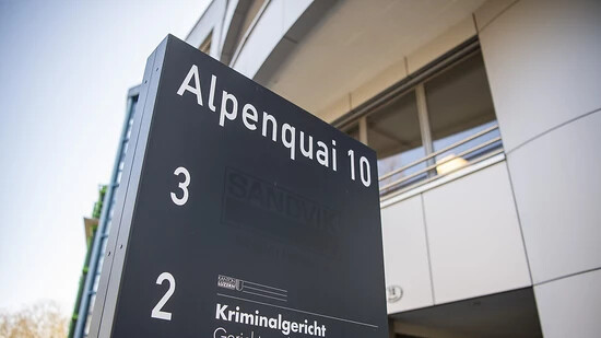 Ein 24-jähriger Mann muss sich vor dem Luzerner Kriminalgericht wegen eines Raserdelikts verantworten. (Archivbild)