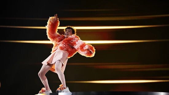 Nemo am 68. Eurovision Song Contest. Das Bieler Musiktalent bestritt die Bühnenshow alleine.