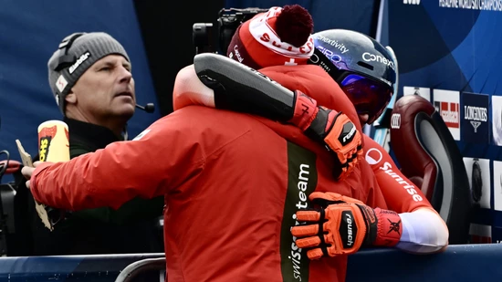 Dreifachsieg bei der Premiere: Die Schweizer Festspiele an der Ski-WM gehen in der Team-Kombination der Männer weiter