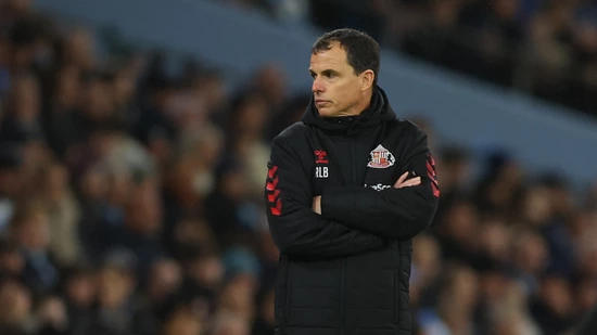 Sunderlands Trainer Regis Le Bris muss zusehen, wie seine Mannschaft ohne Captain Granit Xhaka beim Drittletzten der Premier League strauchelt