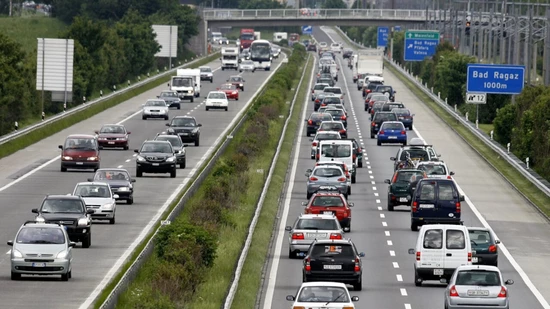 Dieses Teilstück der Autobahn A13 ist laut Bundesamt für Strassen im Februar staugefährdet: Die Strecke zwischen Sargans und Thusis (hier bei Bad Ragaz; Archivbild).