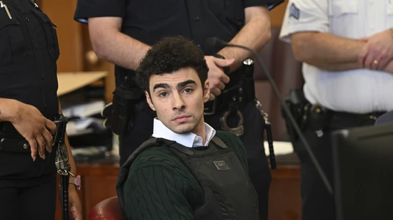 ARCHIV - Der wegen Mordes an einem Versicherungschef angeklagte Luigi Mangione erscheint zu einer Anhörung vor dem Staatsgericht in Manhattan. Foto: Curtis Means/POOL DailyMail.com via AP/dpa/Archivbild