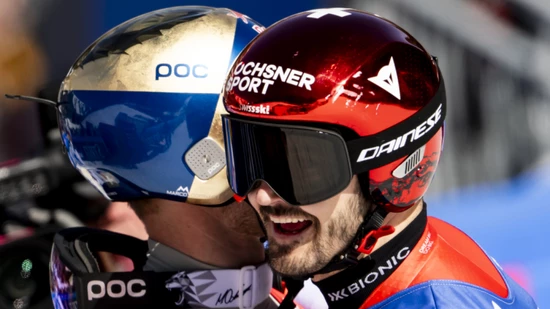 Marco Odermatt (links) und Loïc Meillard spannen für Olympiagold zusammen