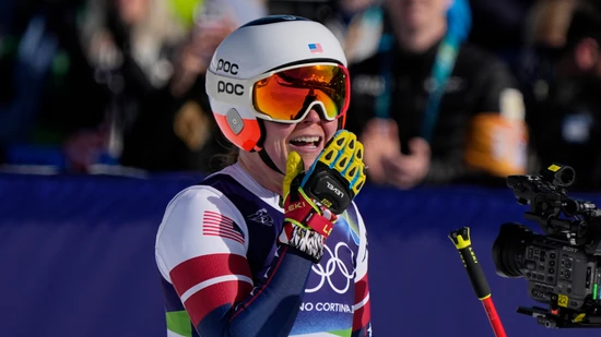 Freud und Leid im amerikanischen Team: Breezy Johnson sichert sich Gold in der Abfahrt, Lindsey Vonn stürzt schwer