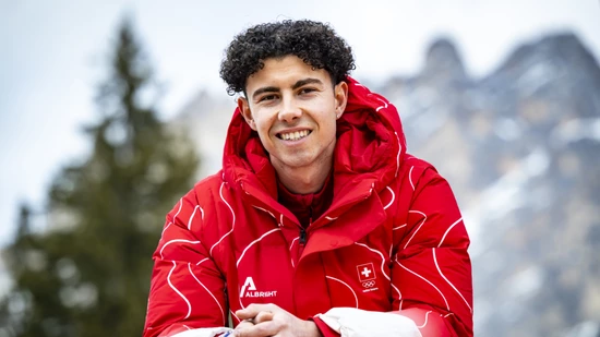 Skeletonsportler Vinzenz Buff stürzt sich am Donnerstag wettkampfmässig in den Eiskanal