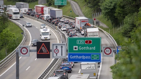 Alle Jahre wieder: Anlässlich der Frühlingsfeiertage erwartet das Bundesamt für Strassen lange Staus auf der Nord-Süd-Achse. (Archivbild)