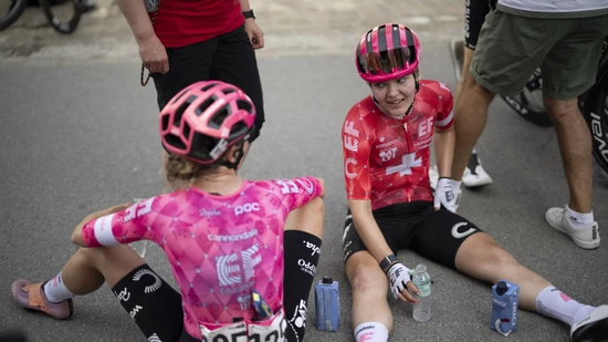 Noemi Rüegg (rechts, während der Tour de Suisse letzten Sommer) muss nach einem Sturz als Leaderin die Vuelta aufgeben