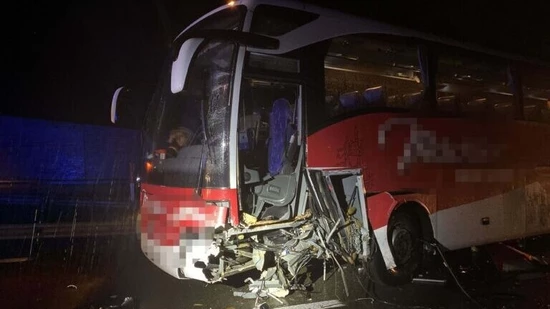 Verunfallt: Dieser Bus sollte die Glarner am Esaf in Pratteln abholen.