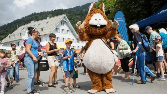 Jährlich grüsst das Murmeltier: Jedes Jahr unterhält das Städtlifest-Maskottchen in Ilanz die Gäste.