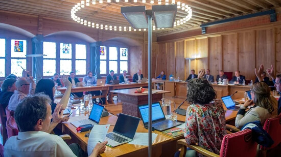 Beugen sich über die Sparpläne: Der Churer Gemeinderat kann sich an der nächsten Sitzung zu den Plänen des Stadtrats punkto Stadtschule äussern. 