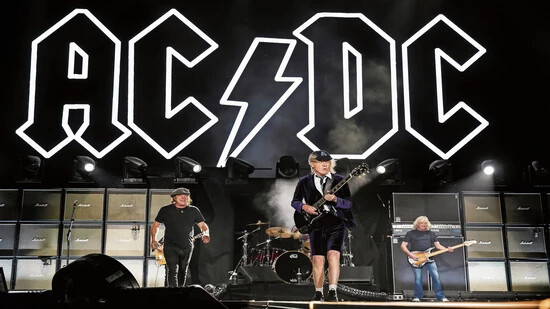 Bühnen-Comeback von AC/DC Anfang Oktober 2023 am Power-Trip-Festival in Kalifornien mit Brian Johnson, Angus Young und Cliff Williams (von links).