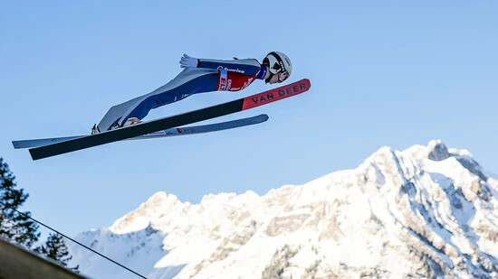 «Es war eine coole Erfahrung»: Emely Torazza springt in Engelberg erstmals im Weltcup in der Schweiz.