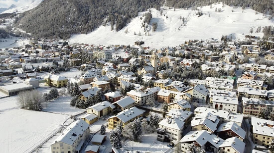 Eine der teuersten Lagen: Von Celerina geht die Gondel hoch ins Skigebiet Corviglia. Dementsprechend beliebt ist das Dorf für Zweitwohnungsbesitzer.